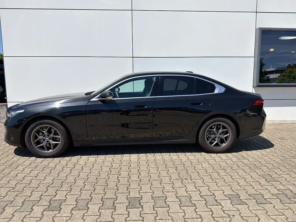Gebraucht BMW 520 Performance 197 PS (144 kW) 2025 Schwarz Limousine