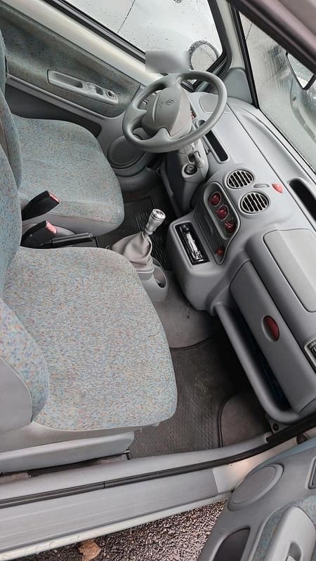 Gebraucht Renault Twingo 75 PS (55 kW) 2005 Silber Kleinwagen