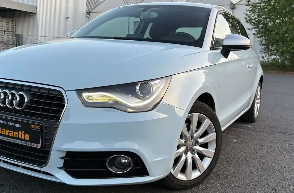 Gebraucht Audi A1 Ambition 122 PS (89 kW) 2012 Blau Kleinwagen