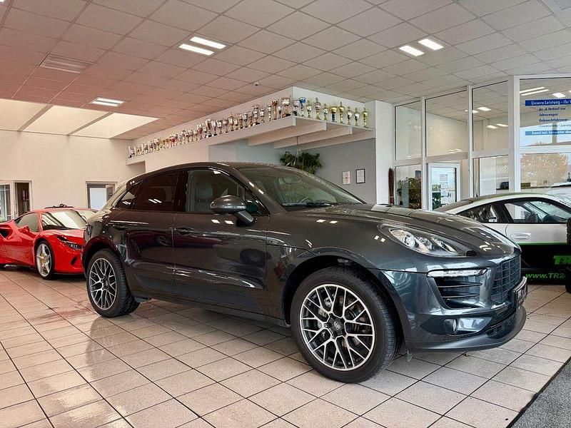 Grau Gebraucht 2016 Porsche Macan S SUV | 36.850 € (Etwas zu teuer) - Bild 1/4