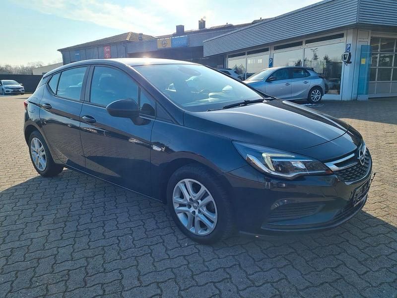 Gebraucht Opel Astra Edition 125 PS (91 kW) 2016 Schwarz Limousine