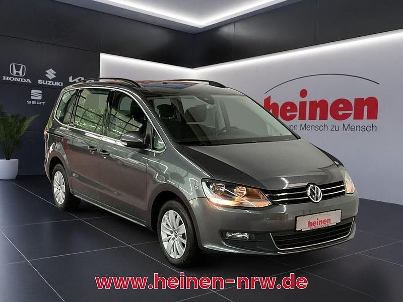 Gebraucht VW Sharan Comfortline 150 PS (110 kW) 2022 Grau Van / Kleinbus
