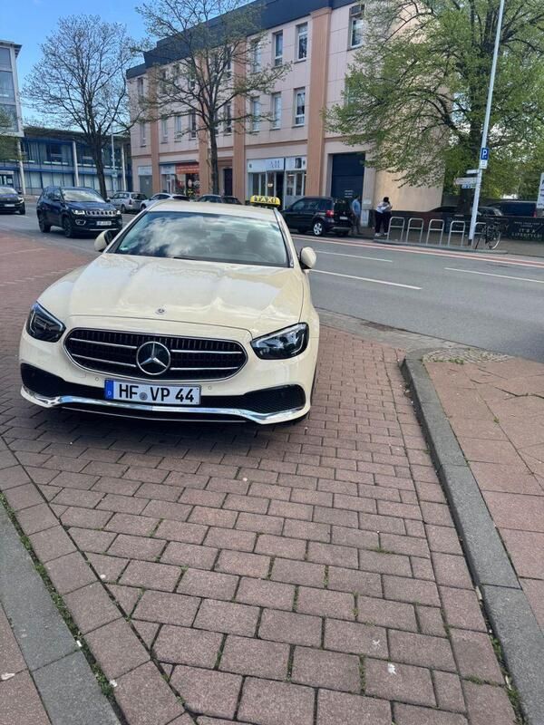 Gelb Gebraucht 2023 Mercedes E200 Kombi | 35.000 € (Fairer Preis) - Bild 1/4