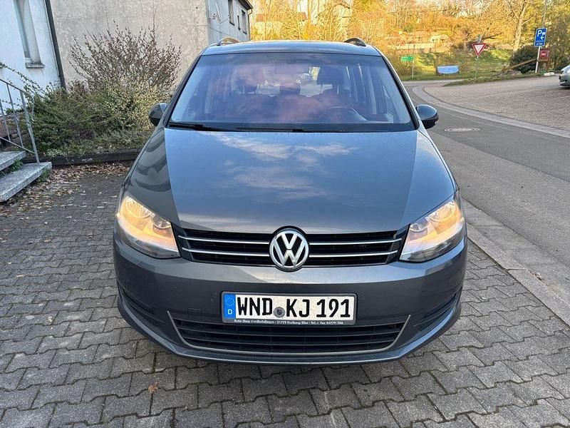 Gebraucht VW Sharan Comfortline 140 PS (102 kW) 2011 Grau Van / Kleinbus