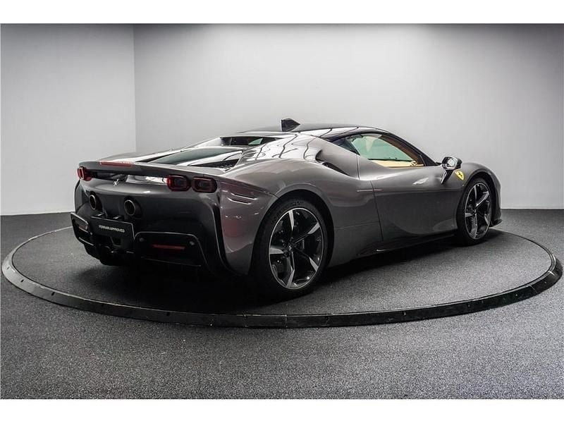 Gebraucht Ferrari SF90 1000 PS (735 kW) 2021 Grau
