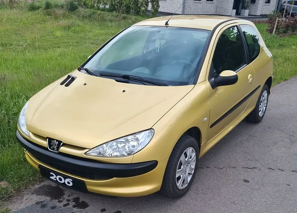Gebraucht Peugeot 206 Filou 75 PS (55 kW) 2005 Gold Limousine