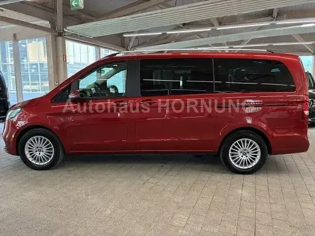 Gebraucht Mercedes V220 163 PS (119 kW) 2025 Hyazinthrot metallic Van / Kleinbus