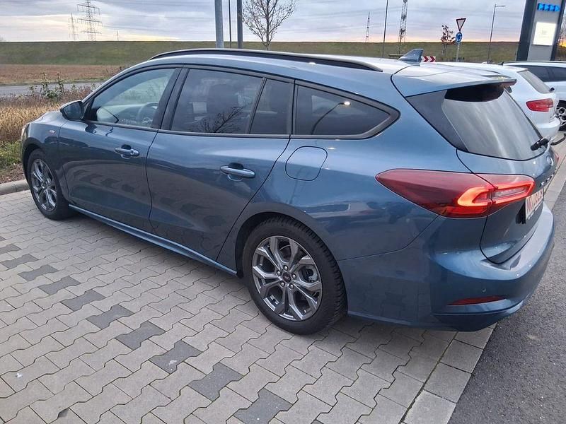Gebraucht Ford Focus ST-Line 155 PS (114 kW) 2023 Blau Limousine