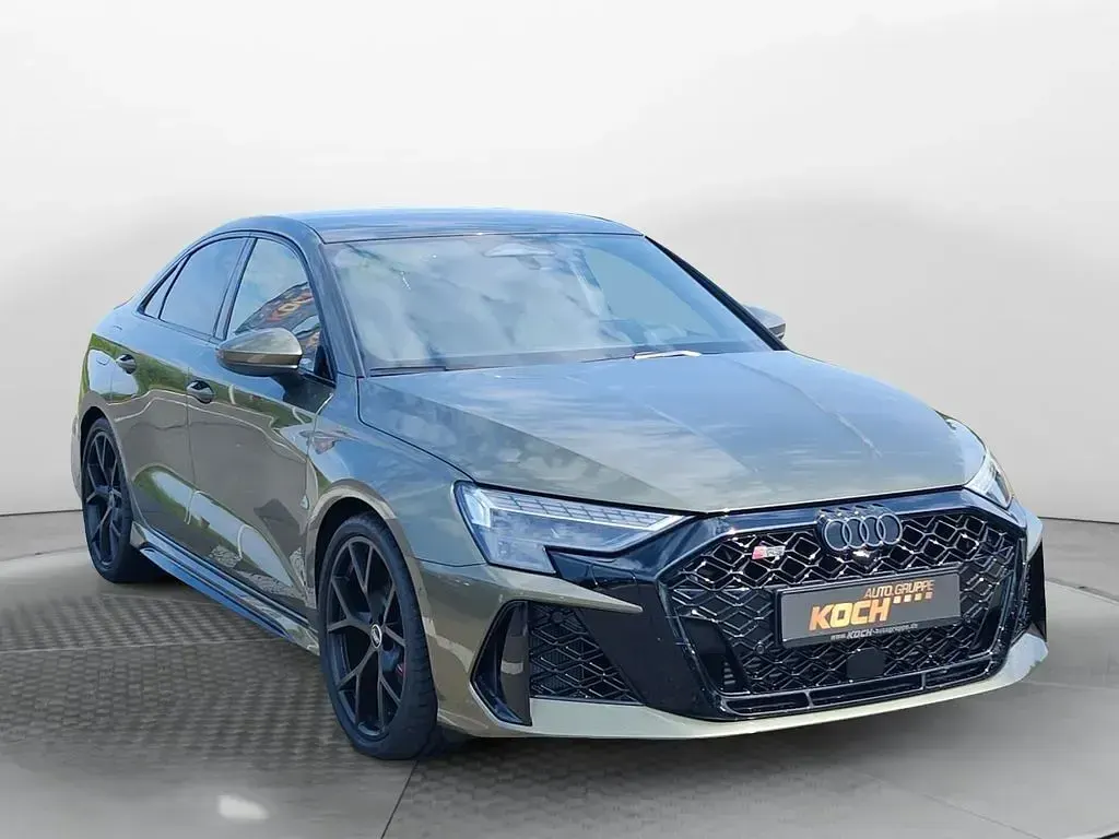 Neu Audi RS3 Exclusive 400 PS (294 kW) 2026 Ipanemabraun metallic  indivi Limousine