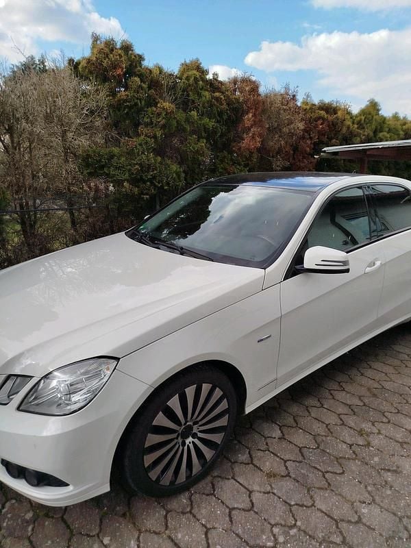 Gebraucht Mercedes 220 170 PS (125 kW) 2009 Weiß Limousine