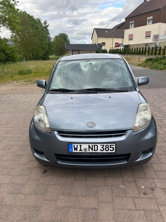 Grau Gebraucht 2009 Daihatsu Sirion Kleinwagen | 2.000 € (Guter Preis) - Bild 1/4