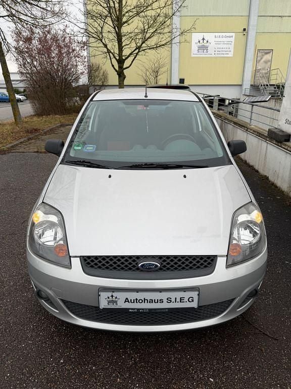 Gebraucht Ford Fiesta Style 90 PS (66 kW) 2008 Silber Kleinwagen