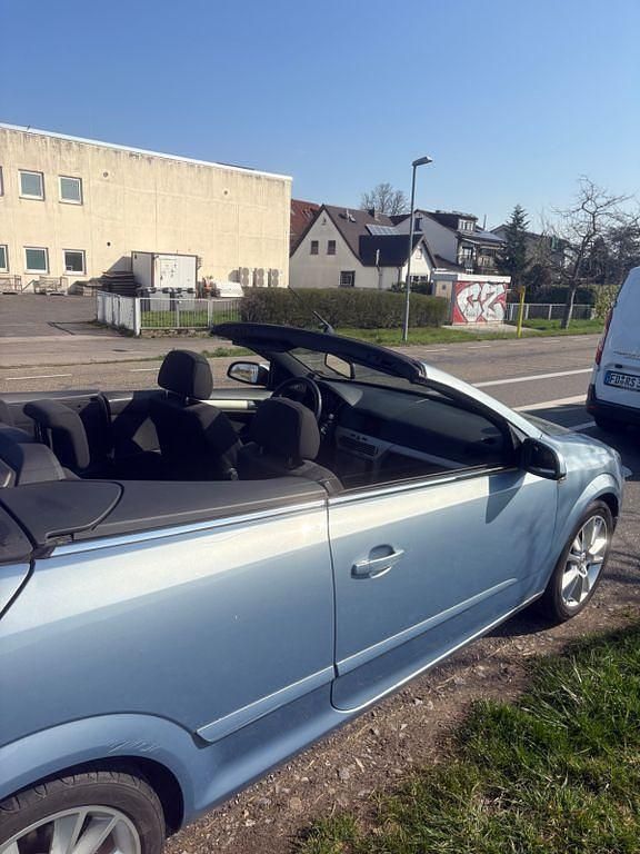 Gebraucht Opel Astra 105 PS (77 kW) 2008 Silber Cabrio