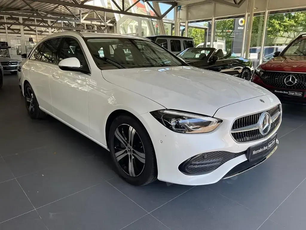 Gebraucht Mercedes C200 Avantgarde 163 PS (119 kW) 2025 Unilack polarweiss Kombi