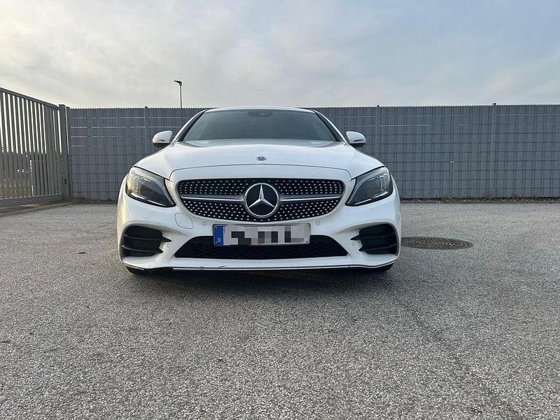 Gebraucht Mercedes C220 AMG line 194 PS (142 kW) 2019 Weiß Coupé