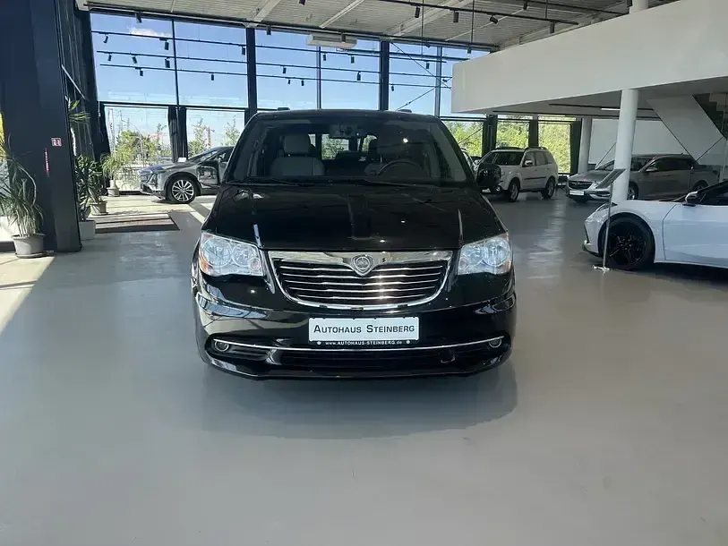 Gebraucht Lancia Voyager Gold 163 PS (119 kW) 2012 Schwarz Van / Kleinbus