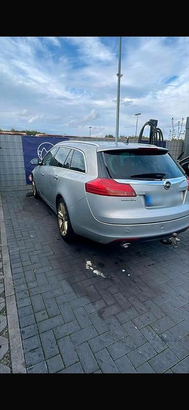 Gebraucht Opel Insignia 130 PS (95 kW) 2010 Silber Kombi