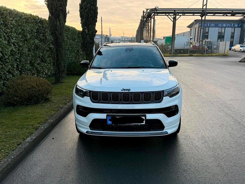 Second-hand Jeep Compass 241 CP (177 kW) 2022 Alb SUV