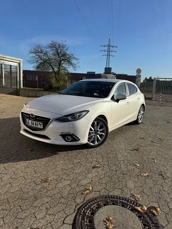 Gebraucht Mazda 3 Sports-Line 120 PS (88 kW) 2015 Weiß Limousine