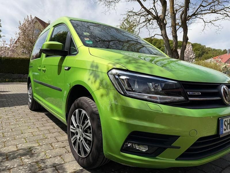 Używany VW Caddy Trendline 110 KM (80 kW) 2020 Zielony Minivan
