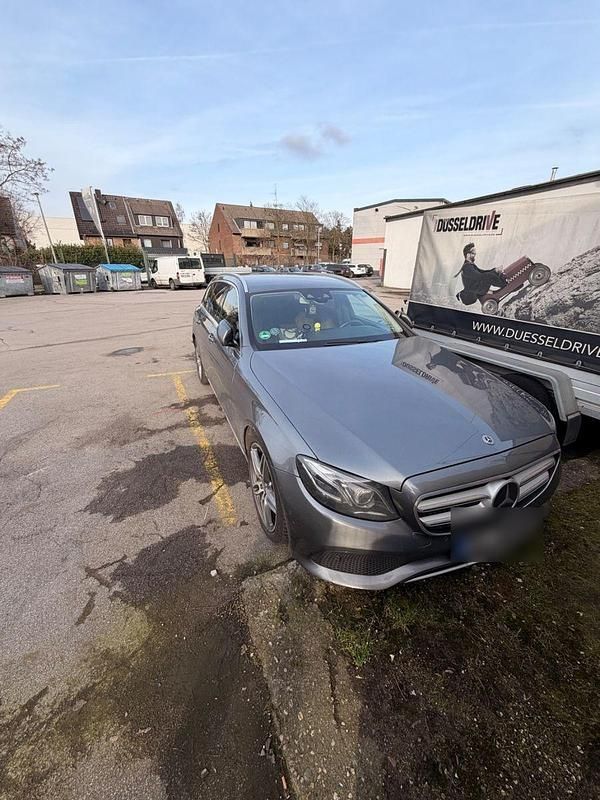 Gebraucht Mercedes E350 Avantgarde 258 PS (189 kW) 2017 Blau Kombi