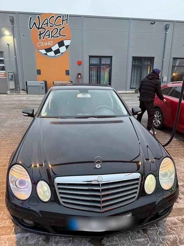Schwarz Gebraucht 2007 Mercedes E220 Limousine | 4.650 € (Fairer Preis) - Bild 1/4