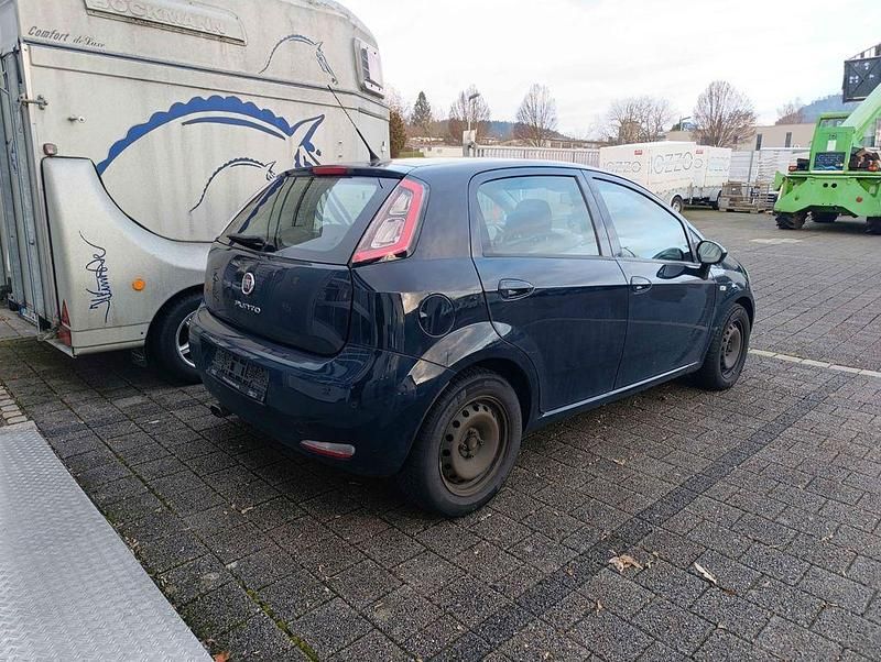 Gebraucht Fiat Punto 84 PS (61 kW) 2015 Blau Kleinwagen