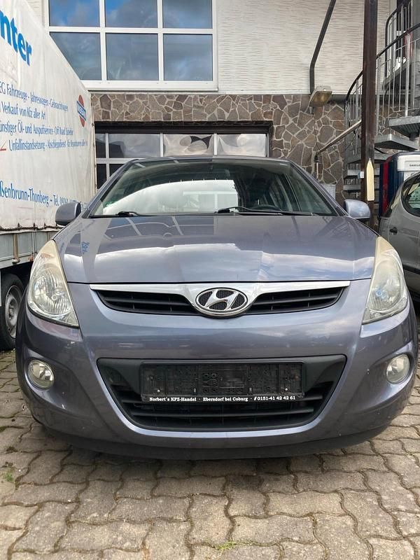 Blau Gebraucht 2010 Hyundai i20 Kleinwagen | 2.999 € - Bild 1/4