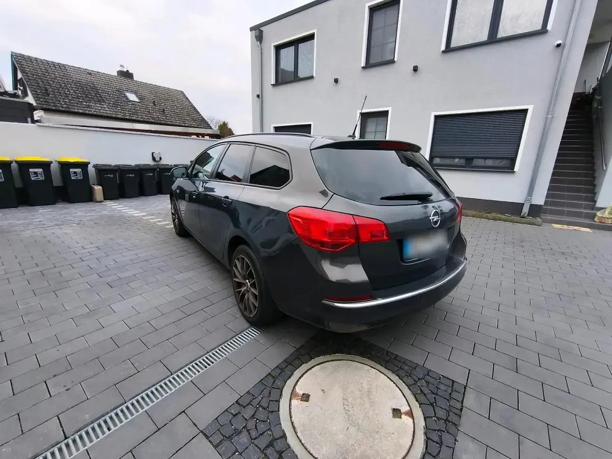 Gebraucht Opel Astra 140 PS (102 kW) 2012 Grau Kombi