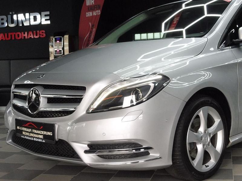 Silber Gebraucht 2013 Mercedes B200 Van / Kleinbus | 14.899 € (Fairer Preis) - Bild 1/4