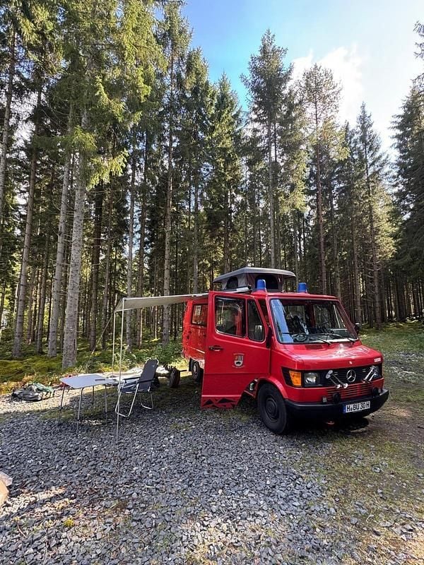 Rot Gebraucht 1988 Mercedes T1 Van | 25.900 € - Bild 1/4