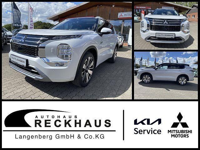 Weiß (titanweiß/ pantherschwarz) Neu 2025 Mitsubishi Outlander P-HEV Top SUV | 54.950 € (Etwas zu teuer) - Bild 1/4