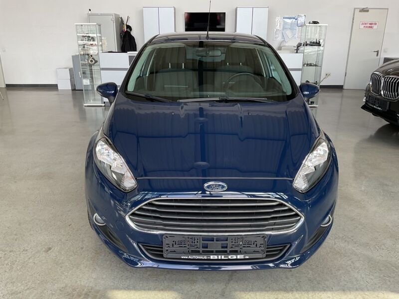 Blazerblau Gebraucht 2014 Ford Fiesta Trend Kleinwagen | 4.900 € (Superpreis) - Bild 1/4