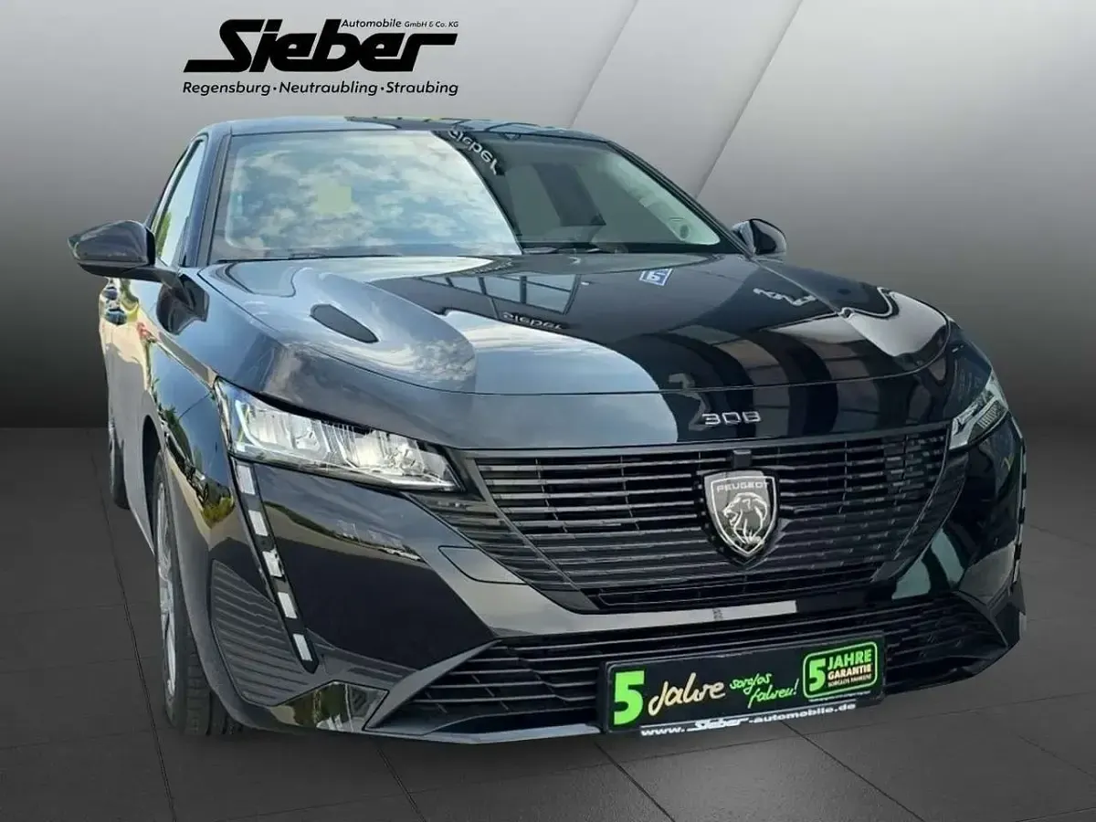 Gebraucht Peugeot 308 Active 110 PS (80 kW) 2022 Perla nera schwarz Limousine
