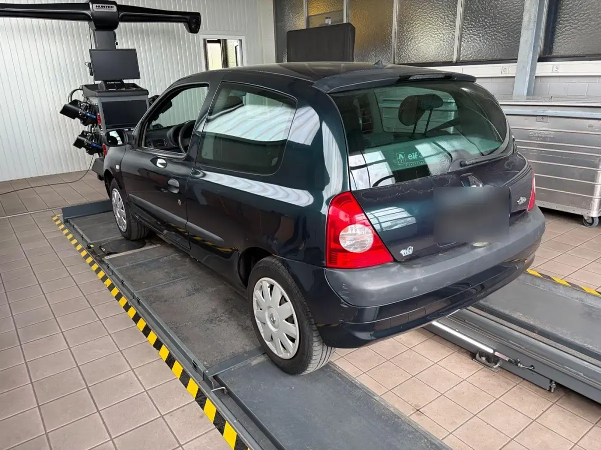 Gebraucht Renault Clio II Authentique 75 PS (55 kW) 2004 Grün Limousine