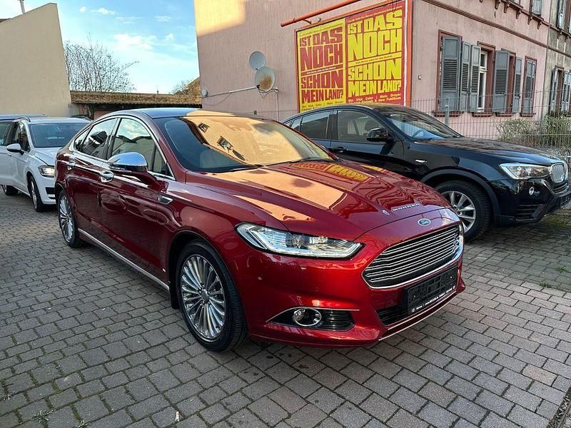 Gebraucht Ford Mondeo Titanium 179 PS (131 kW) 2016 Rot Limousine