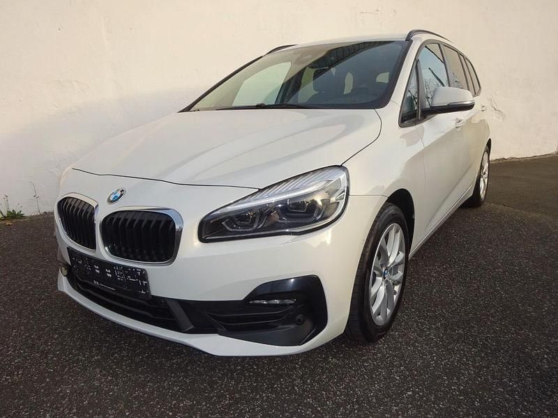Weiß Gebraucht 2020 BMW 218 Gran Tourer Advantage Van / Kleinbus | 15.900 € (Guter Preis) - Bild 1/4