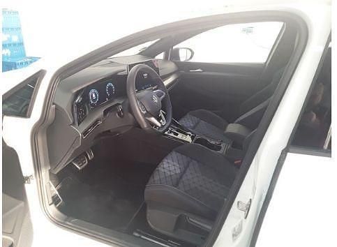 Second-hand VW Golf VIII R-line 150 CP (110 kW) 2025 Alb Berlinǎ