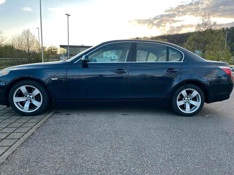 Gebraucht BMW 530 218 PS (160 kW) 2004 Blau Limousine