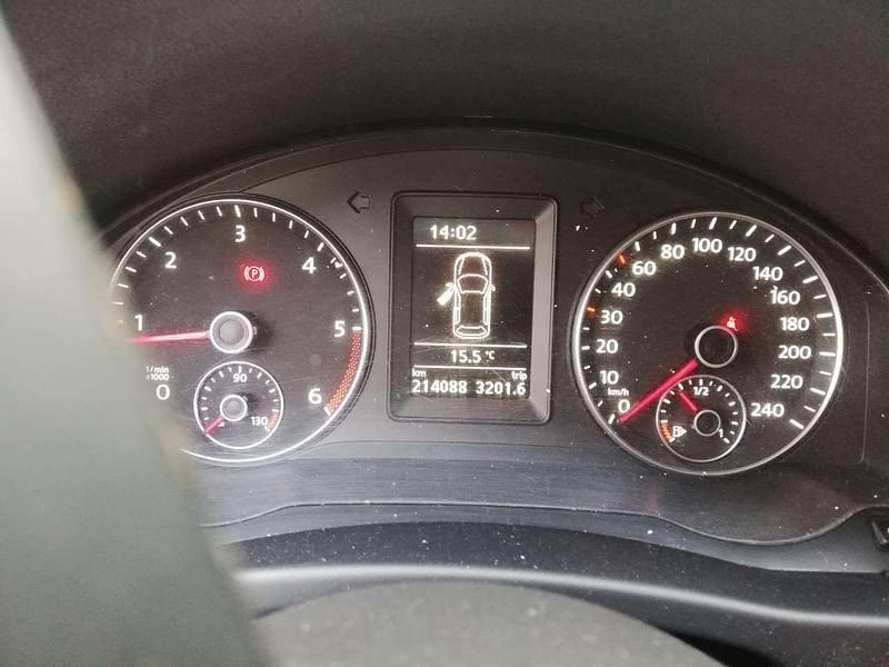 Rot Gebraucht 2011 VW Golf Plus Cross Style Van / Kleinbus | 3.600 € (Superpreis) - Bild 1/4