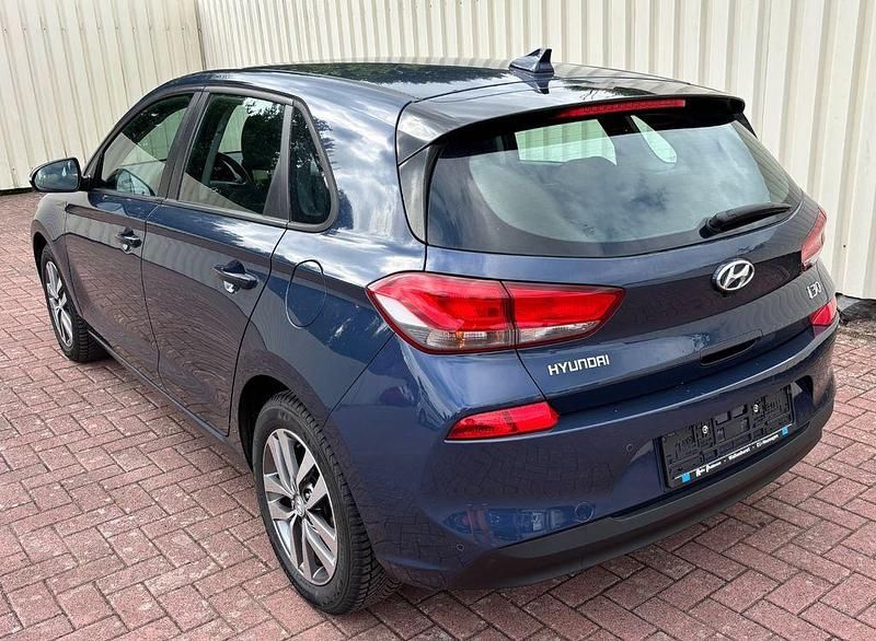 Gebraucht Hyundai i30 Trend 140 PS (102 kW) 2018 Blau Limousine