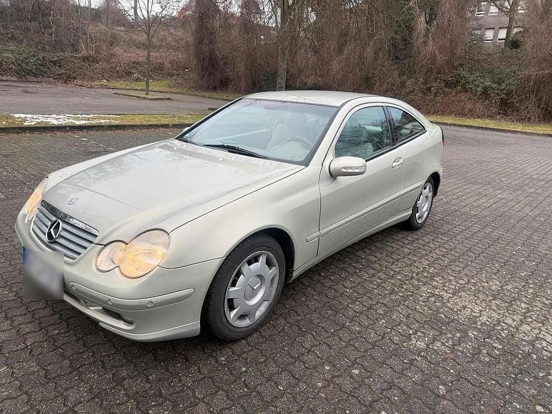 Gebraucht Mercedes C180 129 PS (94 kW) 2002 Silber Coupé