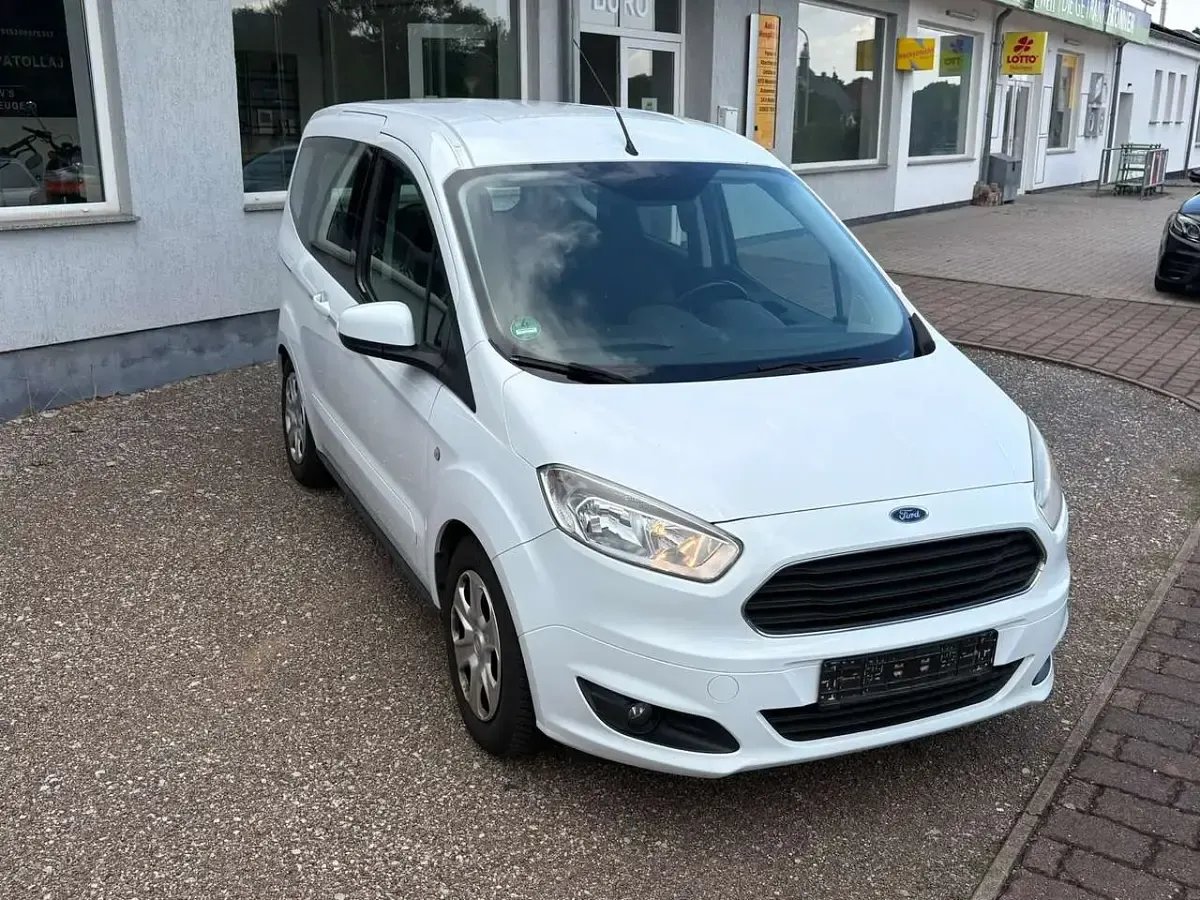Gebraucht Ford Tourneo Courier Ambiente 101 PS (74 kW) 2015 Weiß Van / Kleinbus