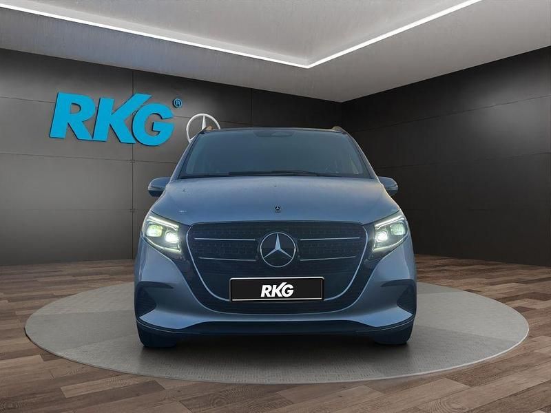 Gebraucht Mercedes V250 Style 190 PS (139 kW) 2024 Silber Van / Kleinbus