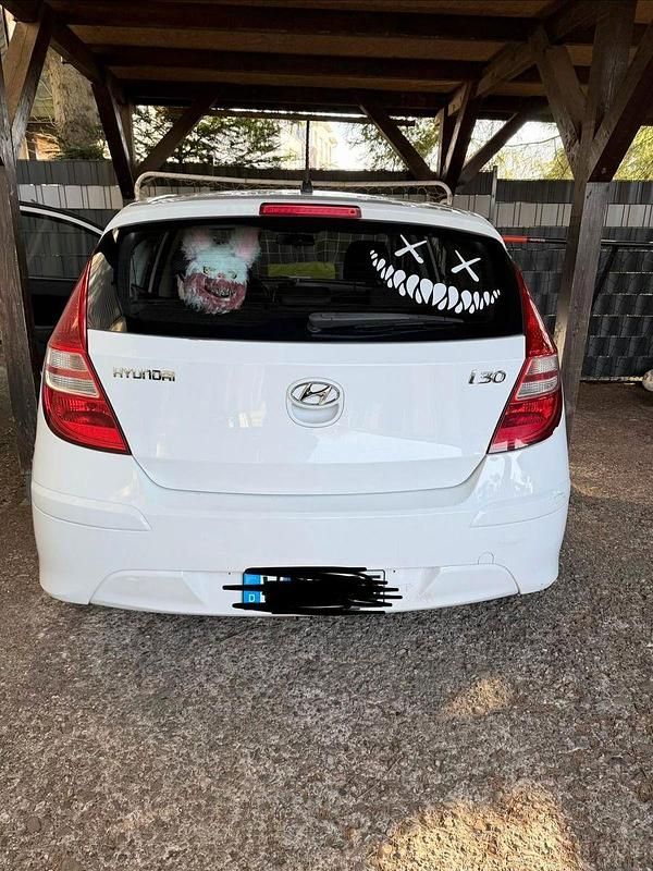 Gebraucht Hyundai i30 Classic 109 PS (80 kW) 2011 Weiß Kleinwagen