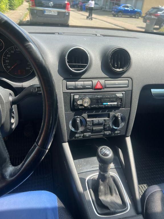 Grau Gebraucht 2005 Audi A3 Ambiente Limousine | 1.000 € (Superpreis) - Bild 1/4