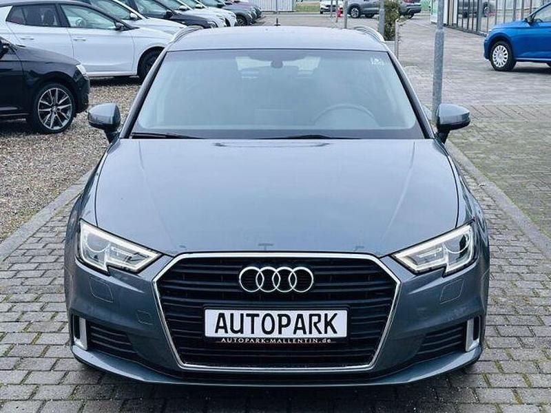 Gebraucht Audi A3 Sport 116 PS (85 kW) 2018 Grau Limousine
