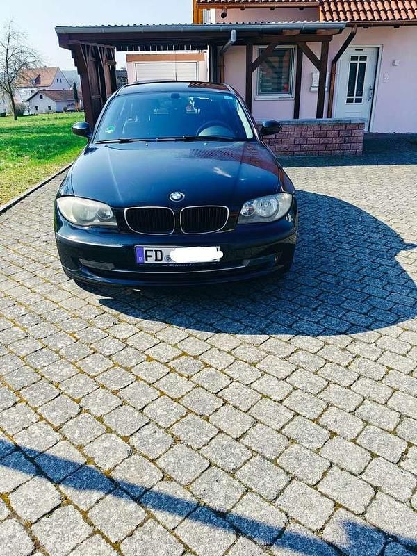 Gebraucht BMW 116 122 PS (89 kW) 2007 Schwarz Kleinwagen