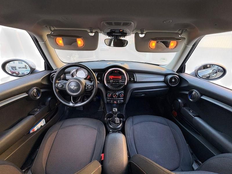 Gebraucht Mini Cooper D Pepper 116 PS (85 kW) 2016 Schwarz Kleinwagen