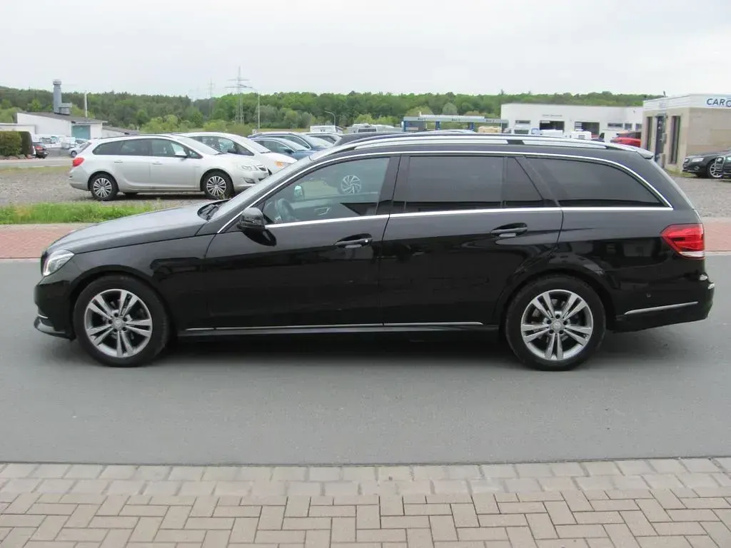 Usado Mercedes E200 Avantgarde 184 CV (135 kW) 2014 Negro Berlina